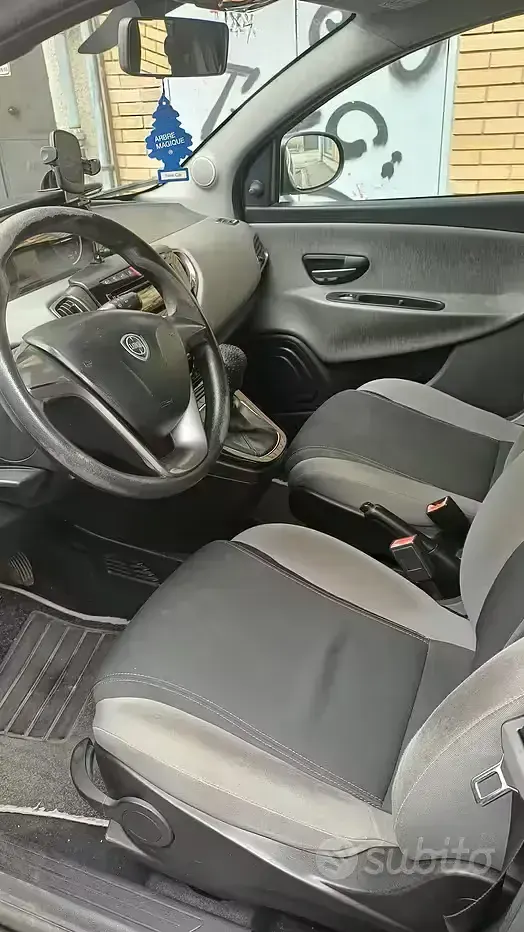 Usata Lancia Ypsilon 69 CV (50 kW) 2016 Nero Utilitaria