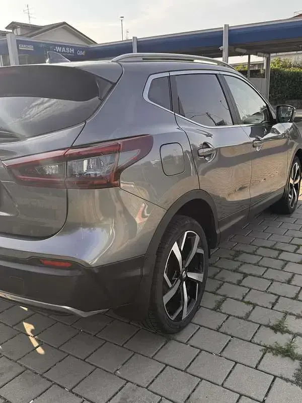 Usata Nissan Qashqai Pack 159 CV (116 kW) 2020 Grigio SUV