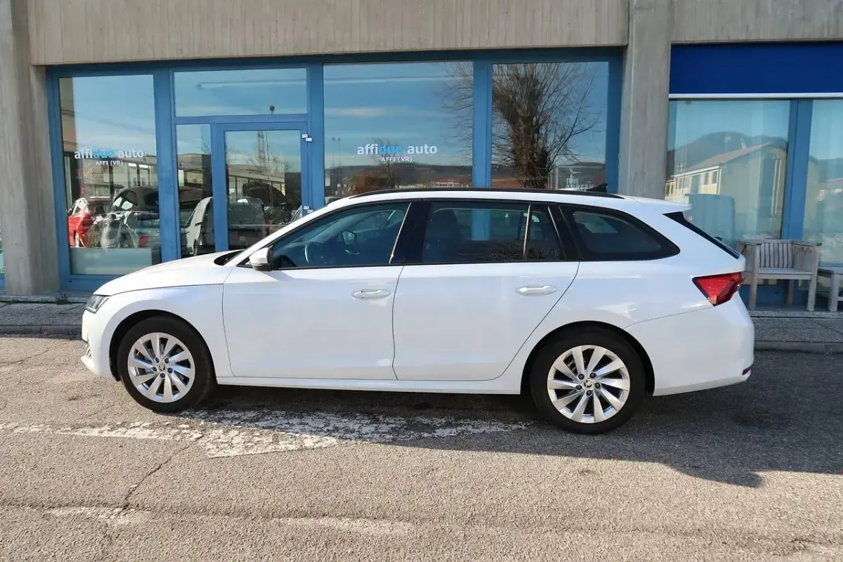 Usata Skoda Octavia Selection 150 CV (110 kW) 2024 Bianco Station wagon