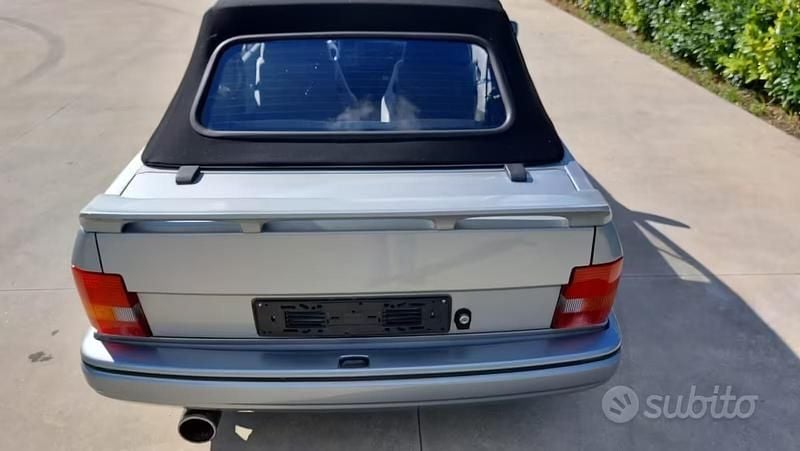 Usata Ford Escort Cabriolet 73 CV (53 kW) 1988 Grigio Cabrio