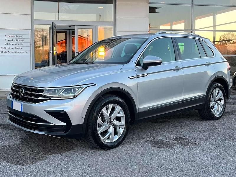 Usata VW Tiguan Elegance 150 CV (110 kW) 2023 Reflex silver SUV