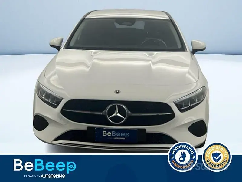 Begagnad Mercedes A250 Advanced 217 HK (159 kW) 2023 Vit Sedan