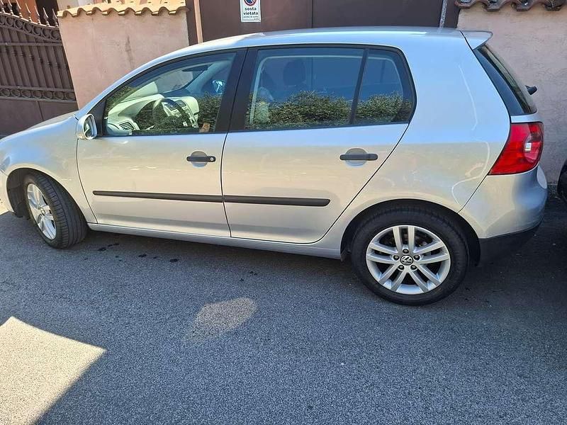 Usata VW Golf IV Trendline 105 CV (77 kW) 2005 Berlina