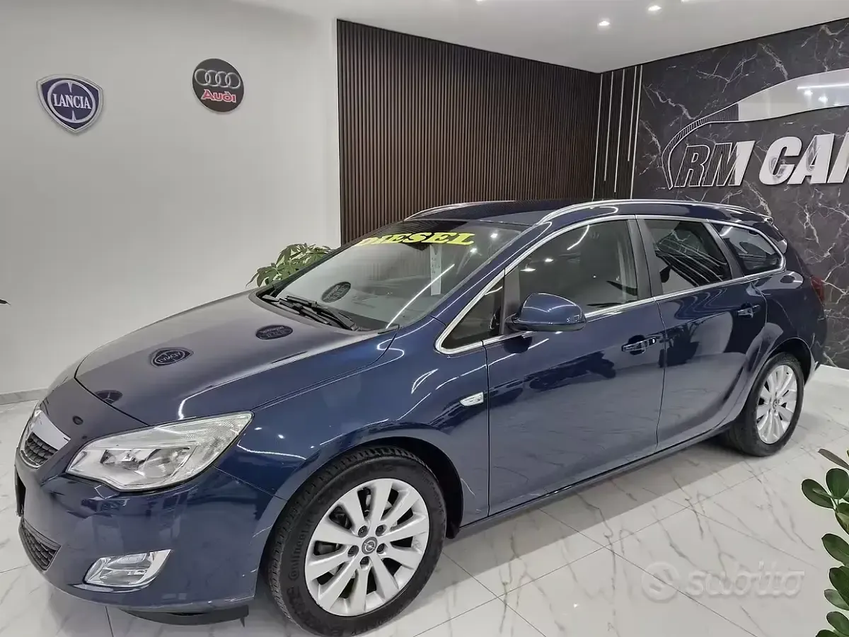 Usata Opel Astra 110 CV (80 kW) 2011 Blu Station wagon