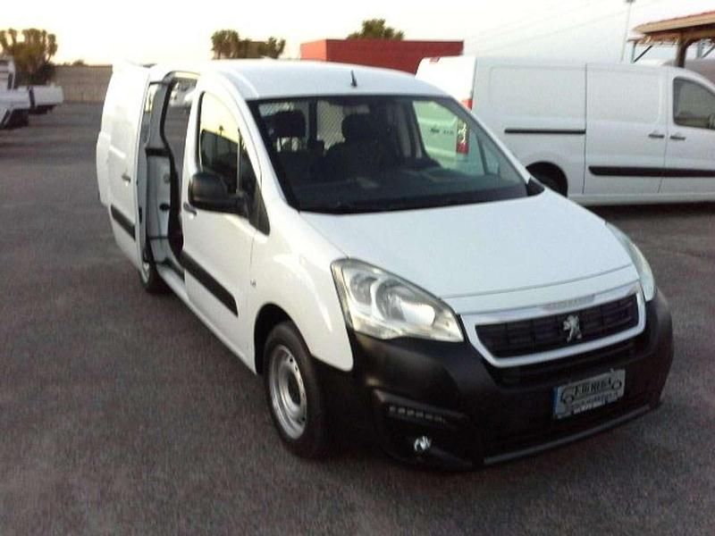 Bianco Usata 2017 Peugeot Partner Monovolume | 7350 € (Buon prezzo) - Immagine 1/4