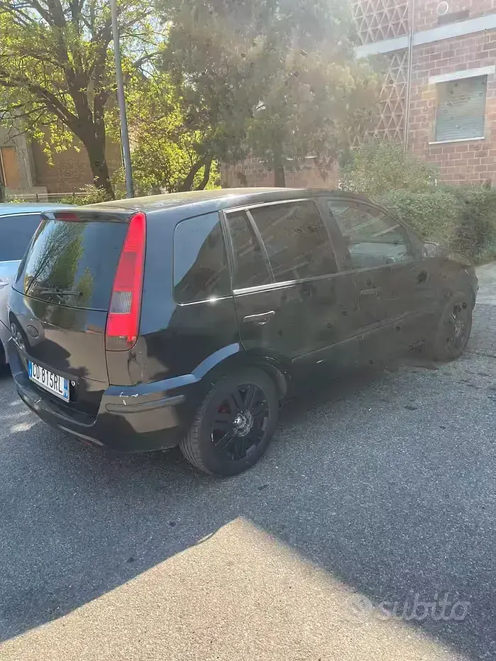 Usata Ford Fusion 101 CV (74 kW) 2002 Nero Utilitaria