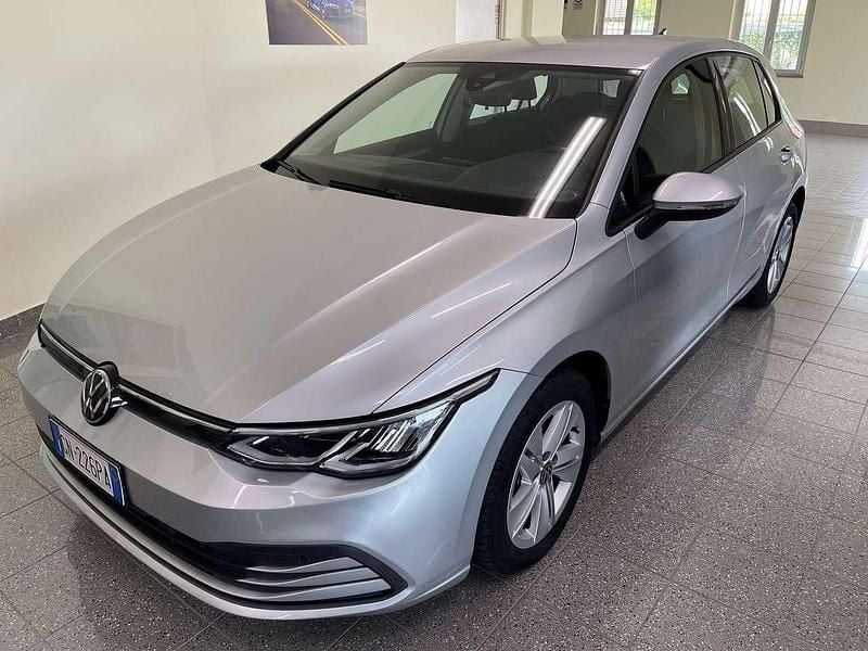 Usata VW Golf VIII Life 116 CV (85 kW) 2023 Argento Berlina