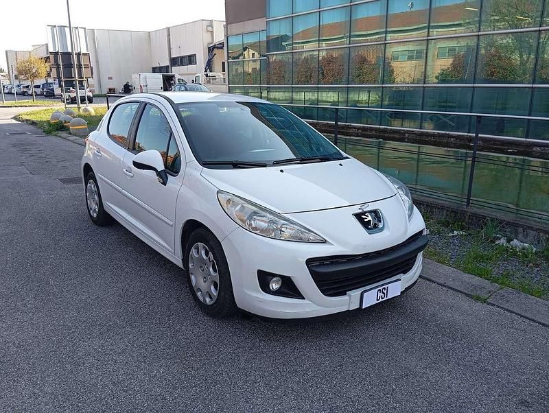 Usata Peugeot 207 Business-Line 70 CV (51 kW) 2012 Bianco Berlina
