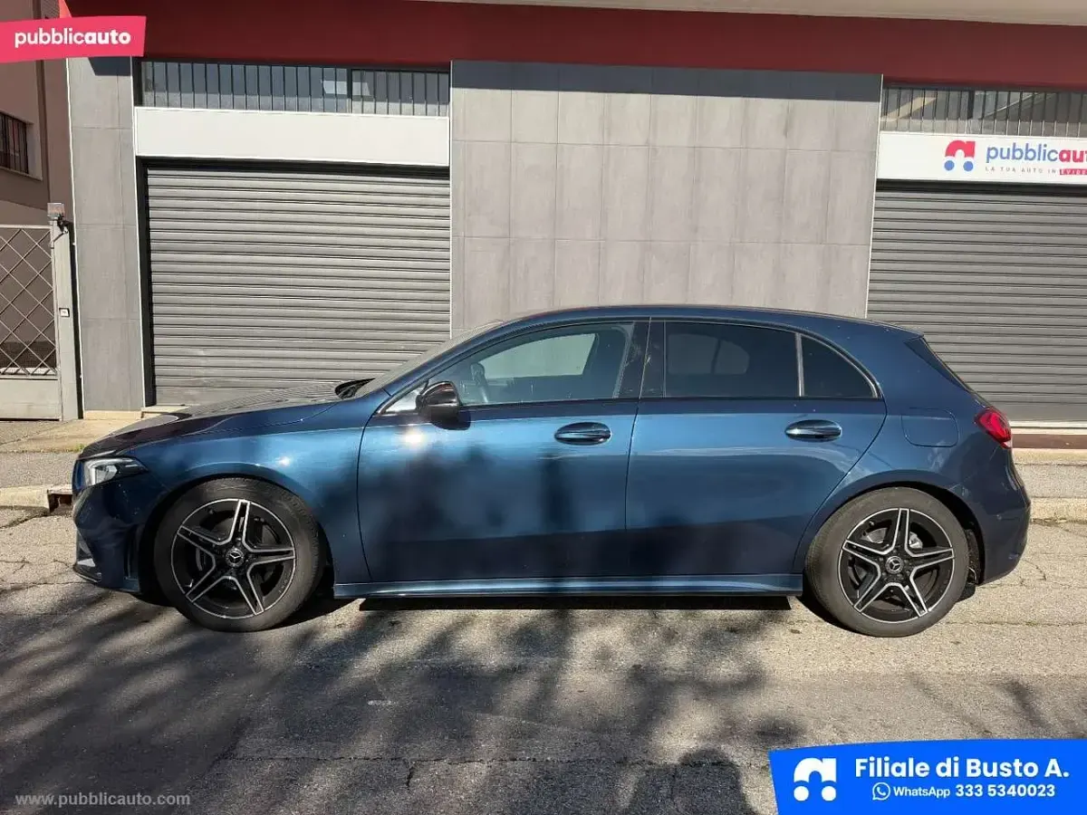 Usata Mercedes A180 Premium 116 CV (85 kW) 2022 Blu/azzurro Berlina