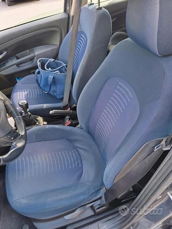 Usata Fiat Grande Punto Dynamic 65 CV (47 kW) 2007 Grigio Utilitaria
