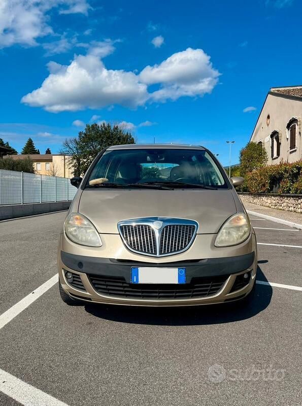 Usata Lancia Musa 90 CV (66 kW) 2007 Oro Monovolume
