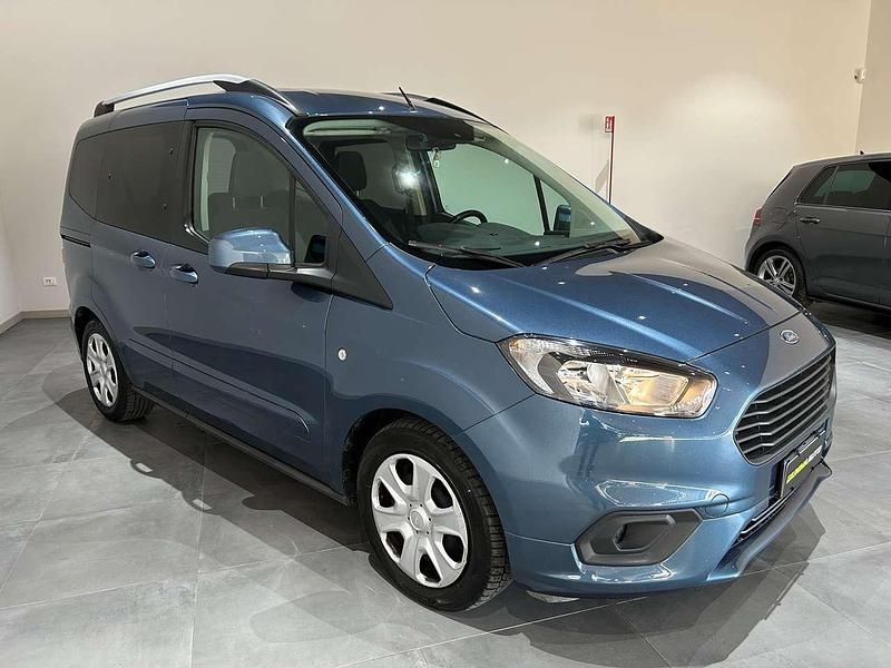 Usata Ford Tourneo Courier 99 CV (72 kW) 2019 Azzurro Monovolume