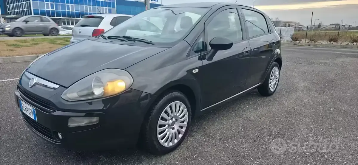 Usata Fiat Punto Evo Dynamic 69 CV (50 kW) 2011 Nero Utilitaria