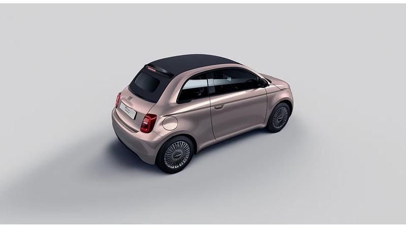 Usata Fiat 500e La Prima 86 kW (118 CV) 2021 Bianco pastello Cabrio