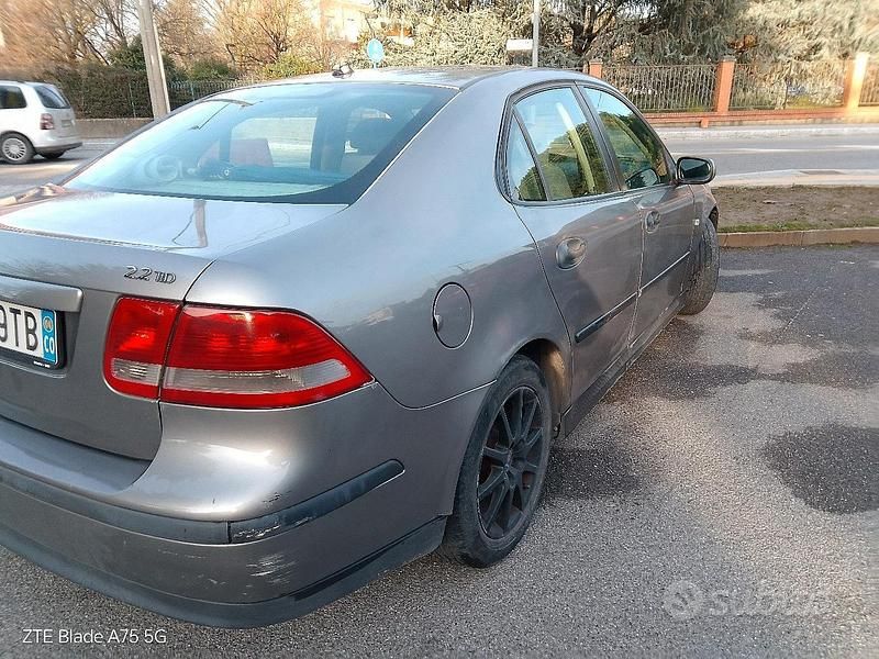 Usata Saab 9-3 Vector 125 CV (91 kW) 2004 Grigio Berlina