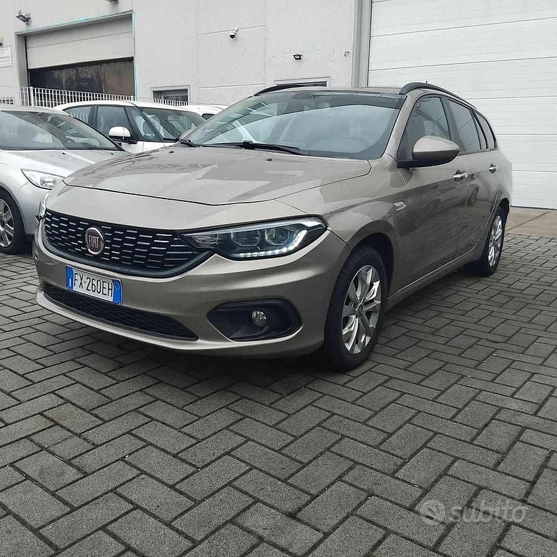 Usata Fiat Tipo Lounge 120 CV (88 kW) 2019 Marrone Station wagon