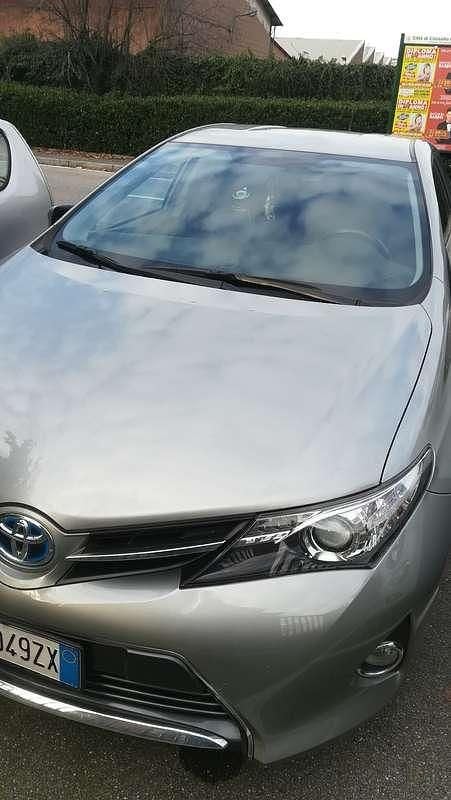 Usata Toyota Auris Hybrid Lounge 99 CV (72 kW) 2014 Berlina