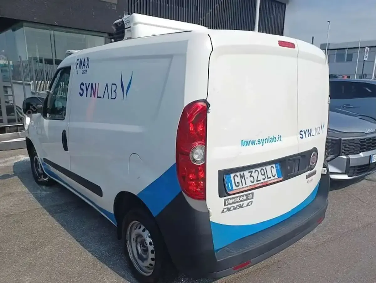 Usata Fiat Doblò 90 CV (66 kW) 2022 Bianco Monovolume