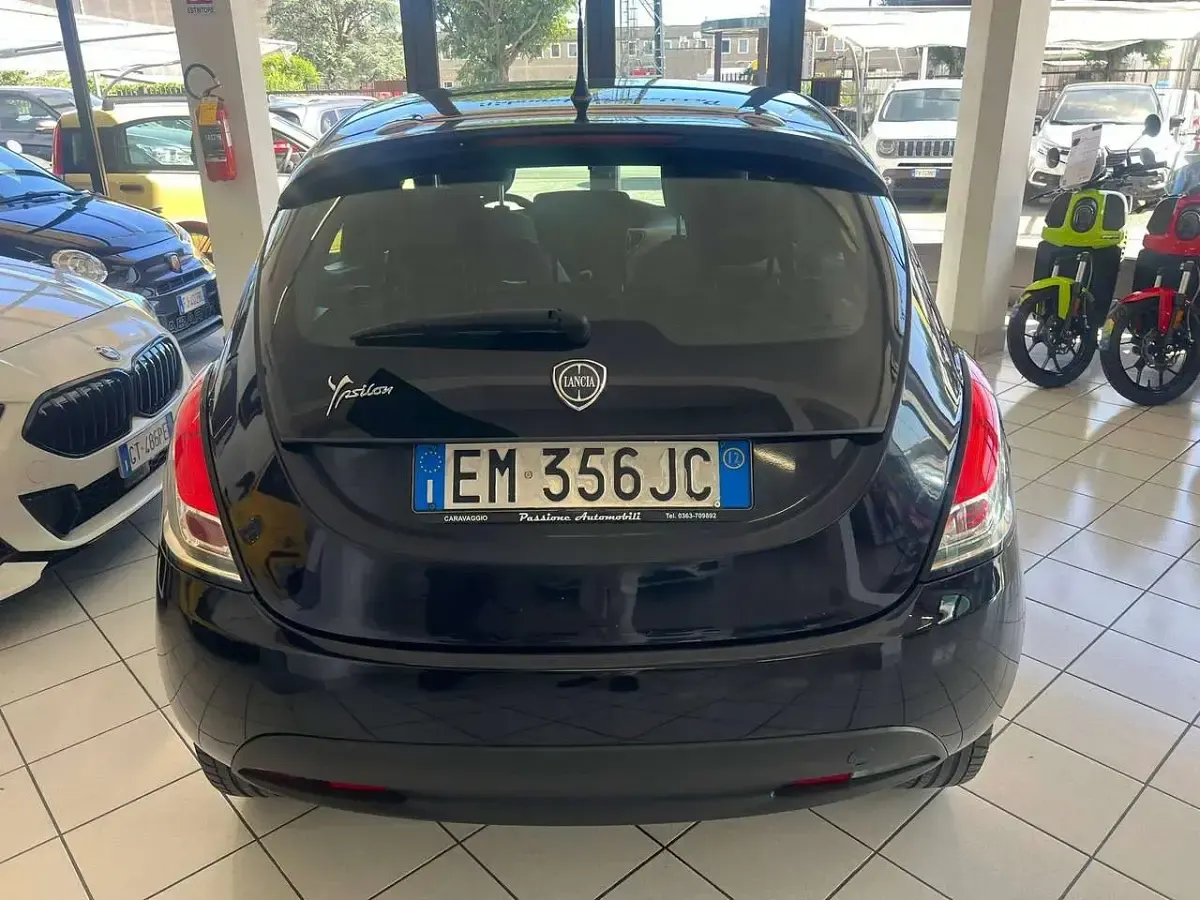 Usata Lancia Ypsilon Silver 69 CV (50 kW) 2012 Nero Utilitaria