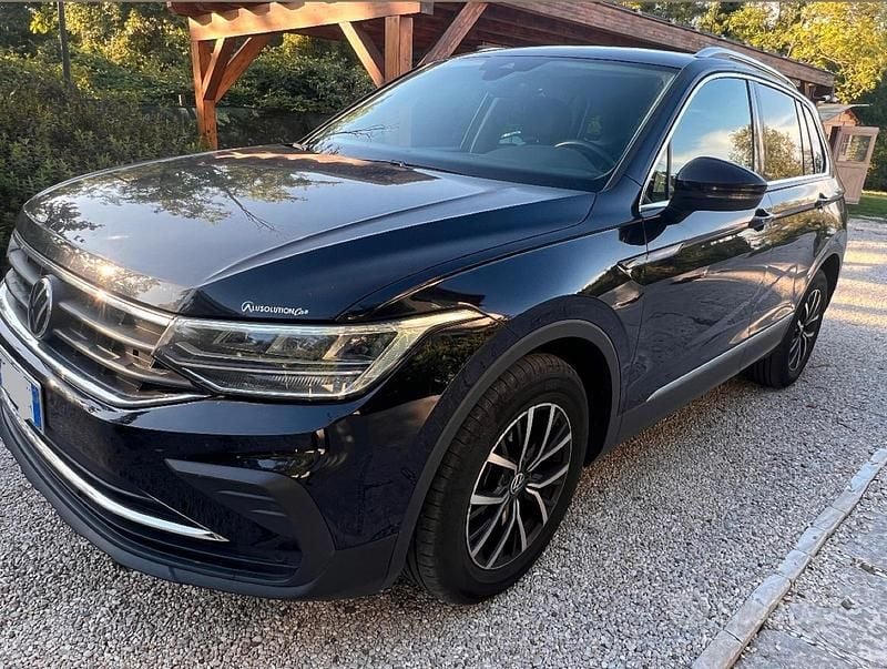 Usata VW Tiguan R-line 150 CV (110 kW) 2021 Nero SUV