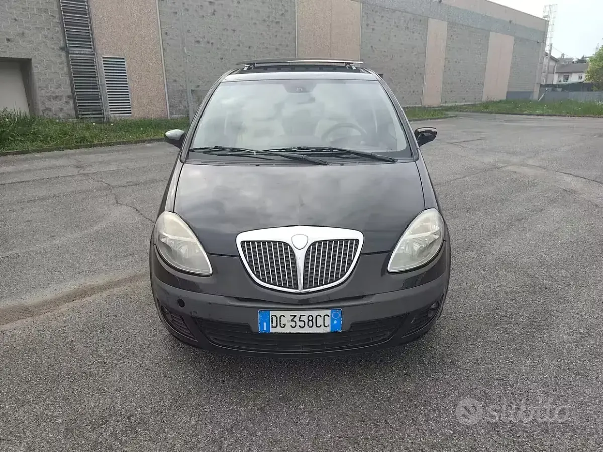 Usata Lancia Musa 95 CV (69 kW) 2007 Marrone Monovolume