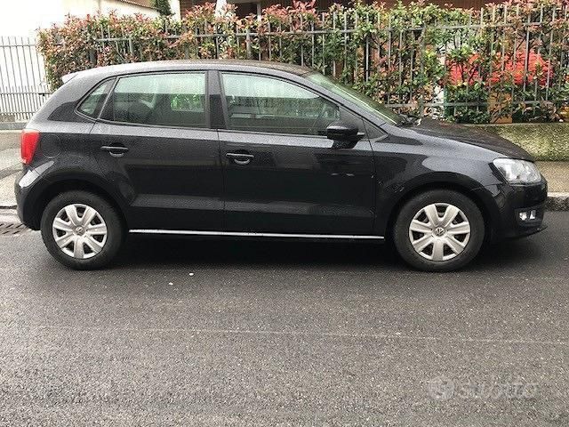 Nero Usata 2013 VW Polo Trendline Tre volumi | 7300 € (Buon prezzo) - Immagine 1/4