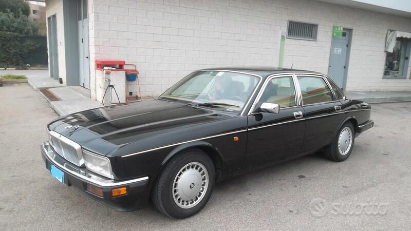 Usata Jaguar XJ 234 CV (172 kW) 1992 Nero Berlina