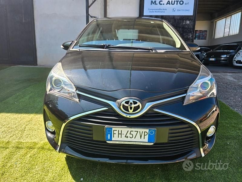 Usata Toyota Yaris 70 CV (51 kW) 2017 Nero Berlina