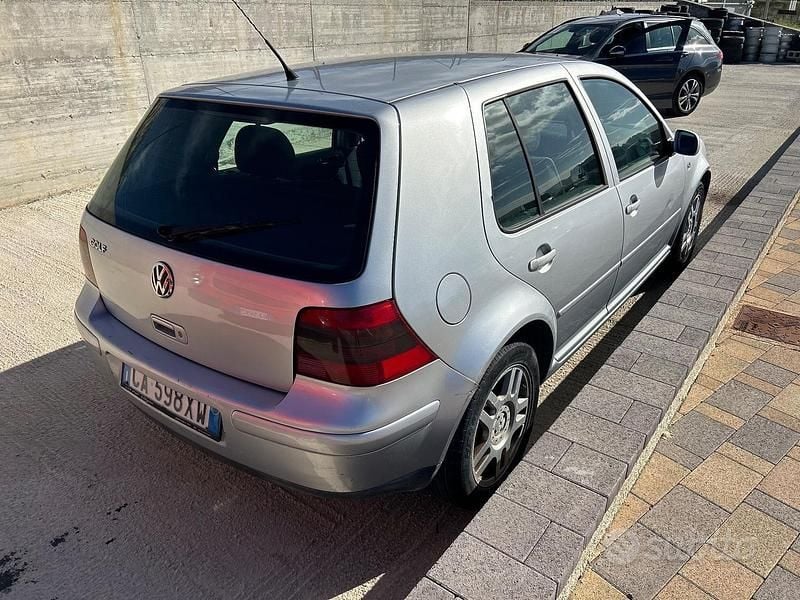 Usata VW Golf IV Comfortline 101 CV (74 kW) 2002 Argento Berlina