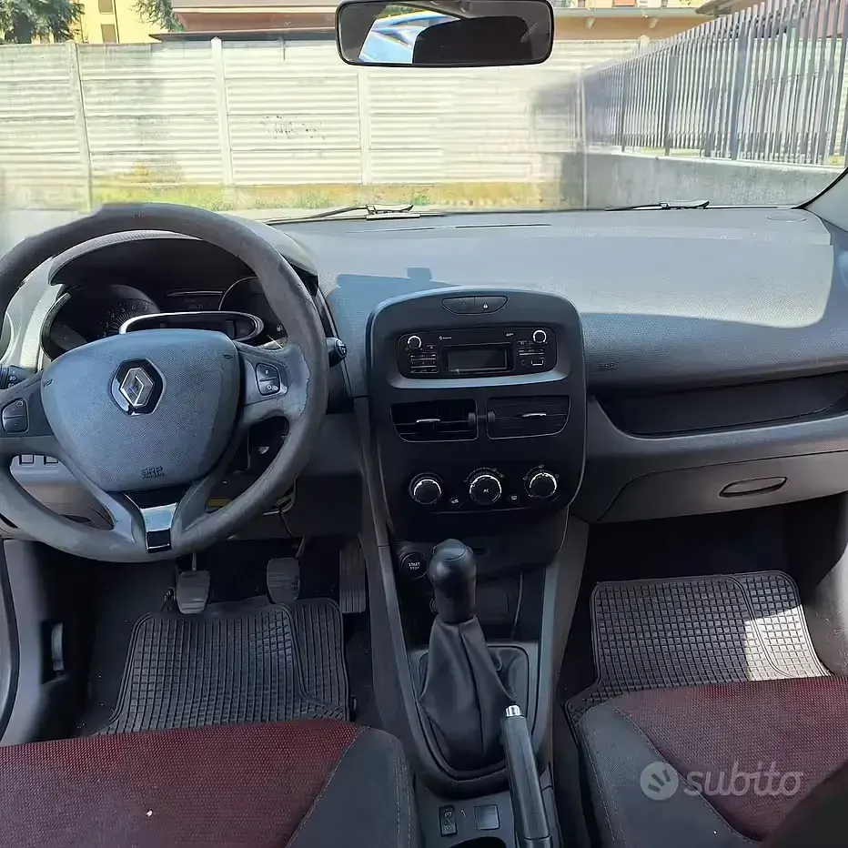 Usata Renault Clio IV Expression 73 CV (53 kW) 2015 Grigio Berlina