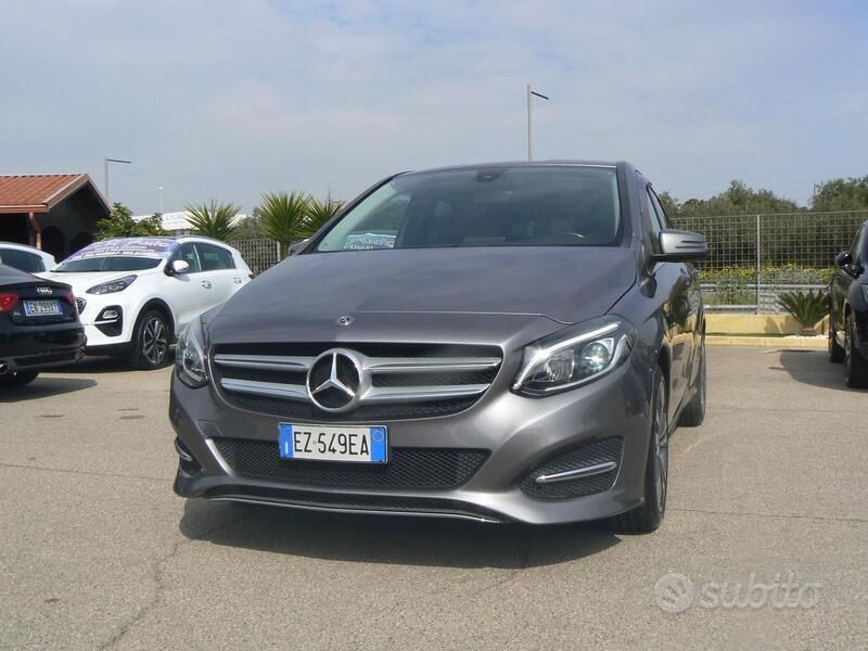 Usata Mercedes B200 Premium 136 CV (100 kW) 2015 Grigio delfino Monovolume