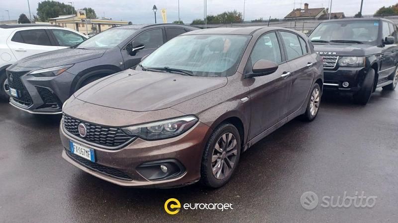 Usata Fiat Tipo Lounge 120 CV (88 kW) 2017 Marrone Berlina