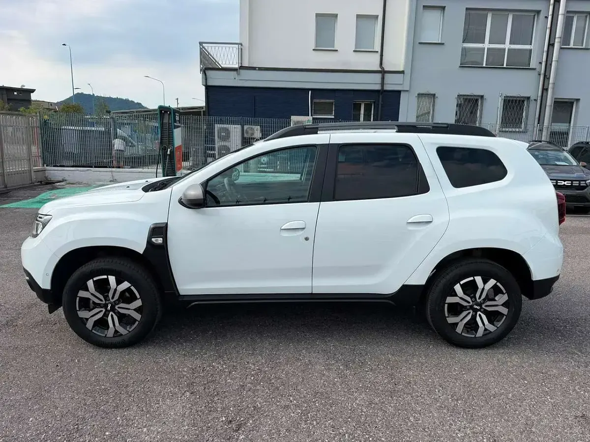 Usata Dacia Duster Journey 101 CV (74 kW) 2023 Bianco SUV
