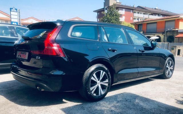 Usata Volvo V60 150 CV (110 kW) 2020 Nero(met.) Station wagon