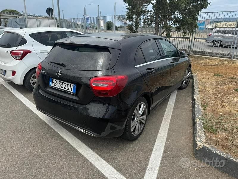 Usata Mercedes A180 Business 109 CV (80 kW) 2015 Nero Berlina