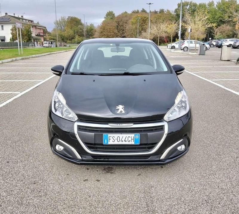Usata Peugeot 208 82 CV (60 kW) 2018 Nero Utilitaria