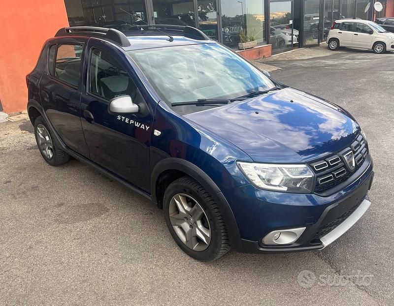 Usata Dacia Sandero Prestige 90 CV (66 kW) 2018 Blu Utilitaria