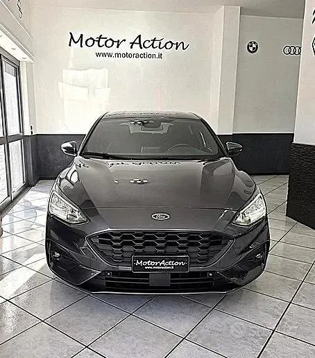 Usata Ford Focus ST-Line 120 CV (88 kW) 2022 Grigio Berlina
