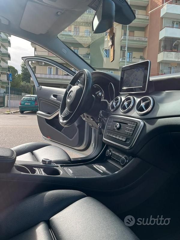 Usata Mercedes GLA220 177 CV (130 kW) 2016 Grigio SUV