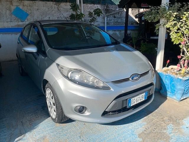 Usata Ford Fiesta 82 CV (60 kW) 2011 Grigio Berlina