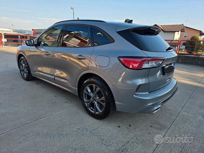 Usata Ford Kuga ST-Line 120 CV (88 kW) 2022 Grigio SUV