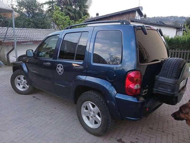 Second-hand Jeep Cherokee 145 CP (106 kW) 2003 Albastru SUV