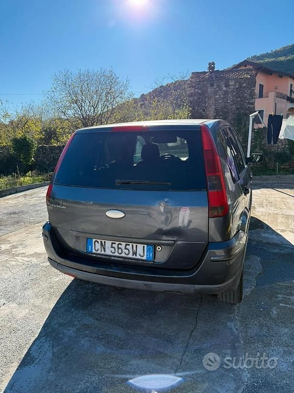 Usata Ford Fusion Collection 101 CV (74 kW) 2004 Grigio Berlina