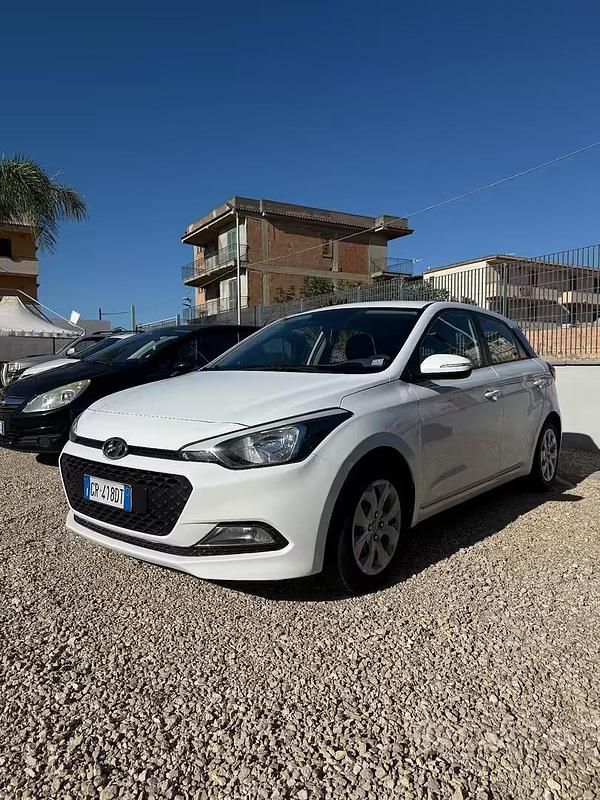 Usata Hyundai i20 82 CV (60 kW) 2018 Bianco Berlina