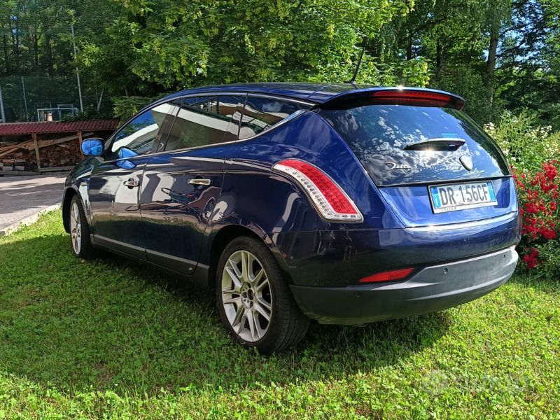 Usata Lancia Delta 150 CV (110 kW) 2008 Blu Utilitaria