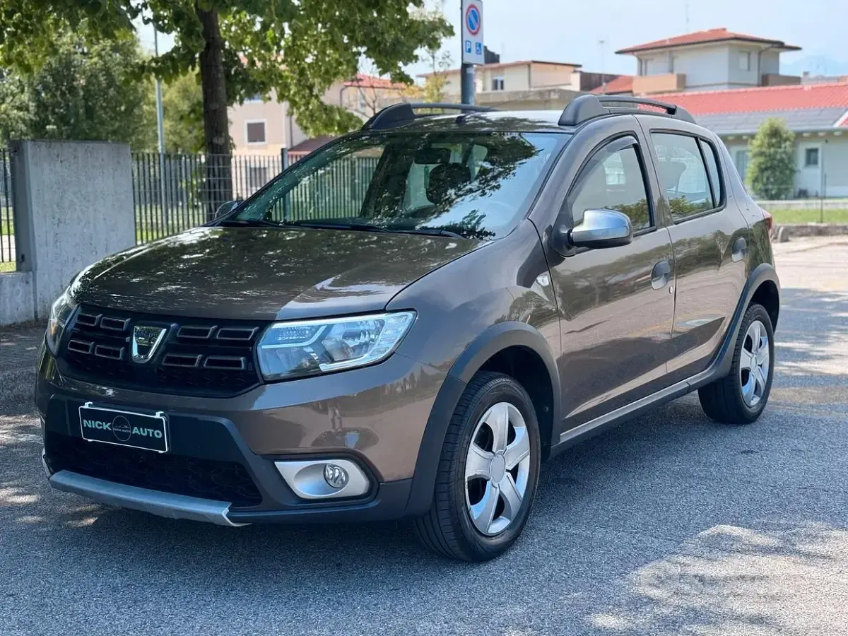 Usata Dacia Sandero Stepway 90 CV (66 kW) 2017 Marrone Berlina