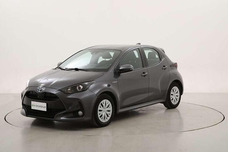 Usata Toyota Yaris Hybrid Business Edition 116 CV (85 kW) 2021 Grigio Utilitaria