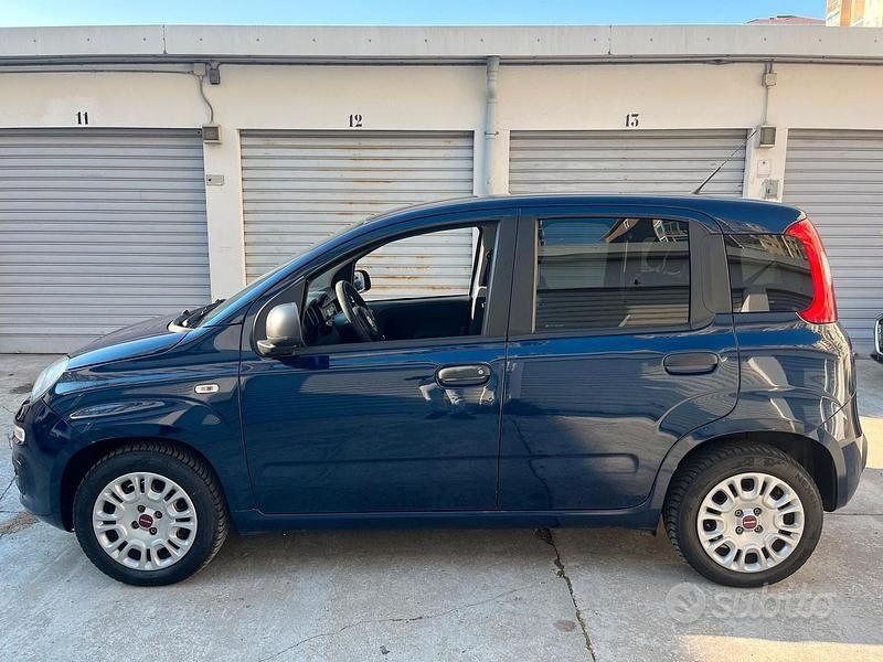 Usata Fiat Panda Lounge 69 CV (50 kW) 2019 Blu Utilitaria