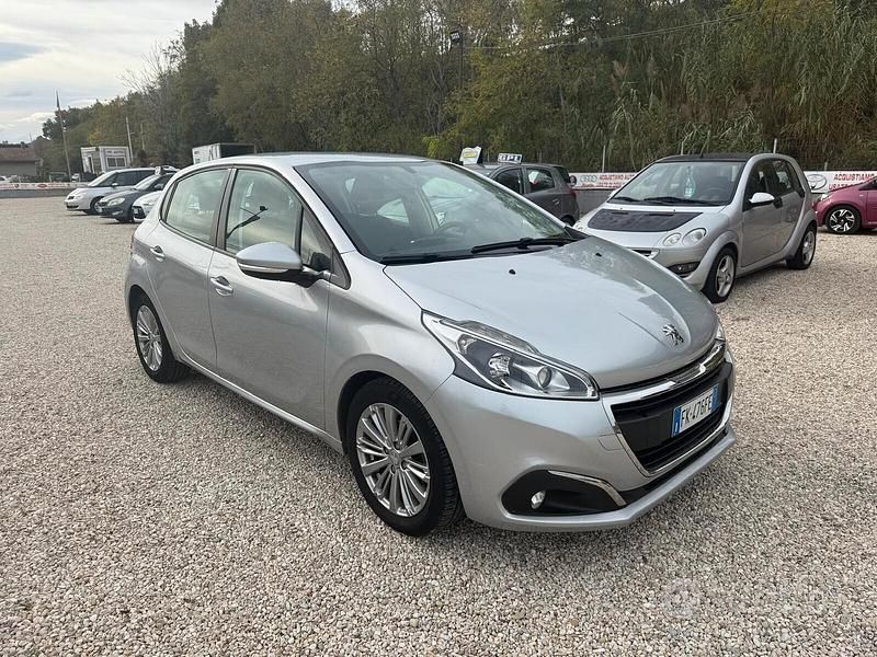 Usata Peugeot 208 Allure 75 CV (55 kW) 2017 Grigio Utilitaria