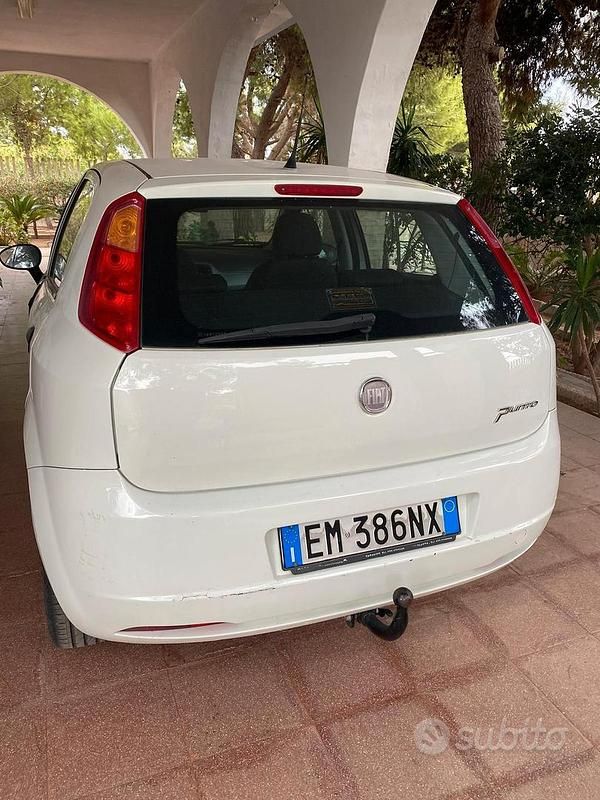 Usata Fiat Grande Punto 69 CV (50 kW) 2012 Bianco Utilitaria